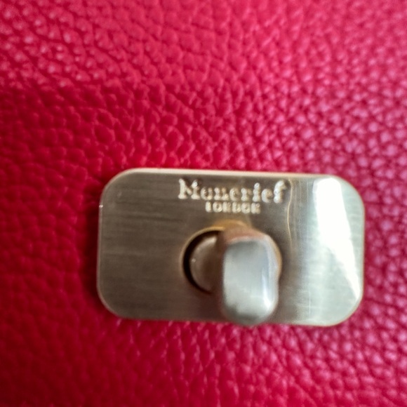 Moncrief London Larissa Style Wallet in Cherry Red. British Luxury Brand. - Picture 4 of 5